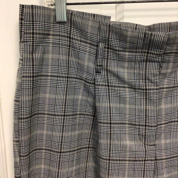 LIZ Claiborne plaid trousers. High waisted with pleats and tapered leg - Picture 2 of 5